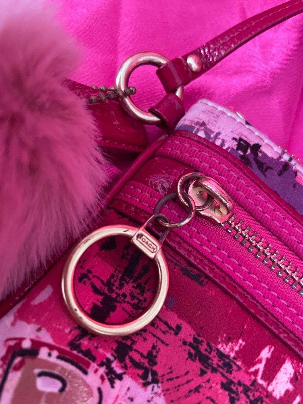 Coach Poppy - pink graffiti wristlet w/pom pom & hang tag - Picture 9 of 15
